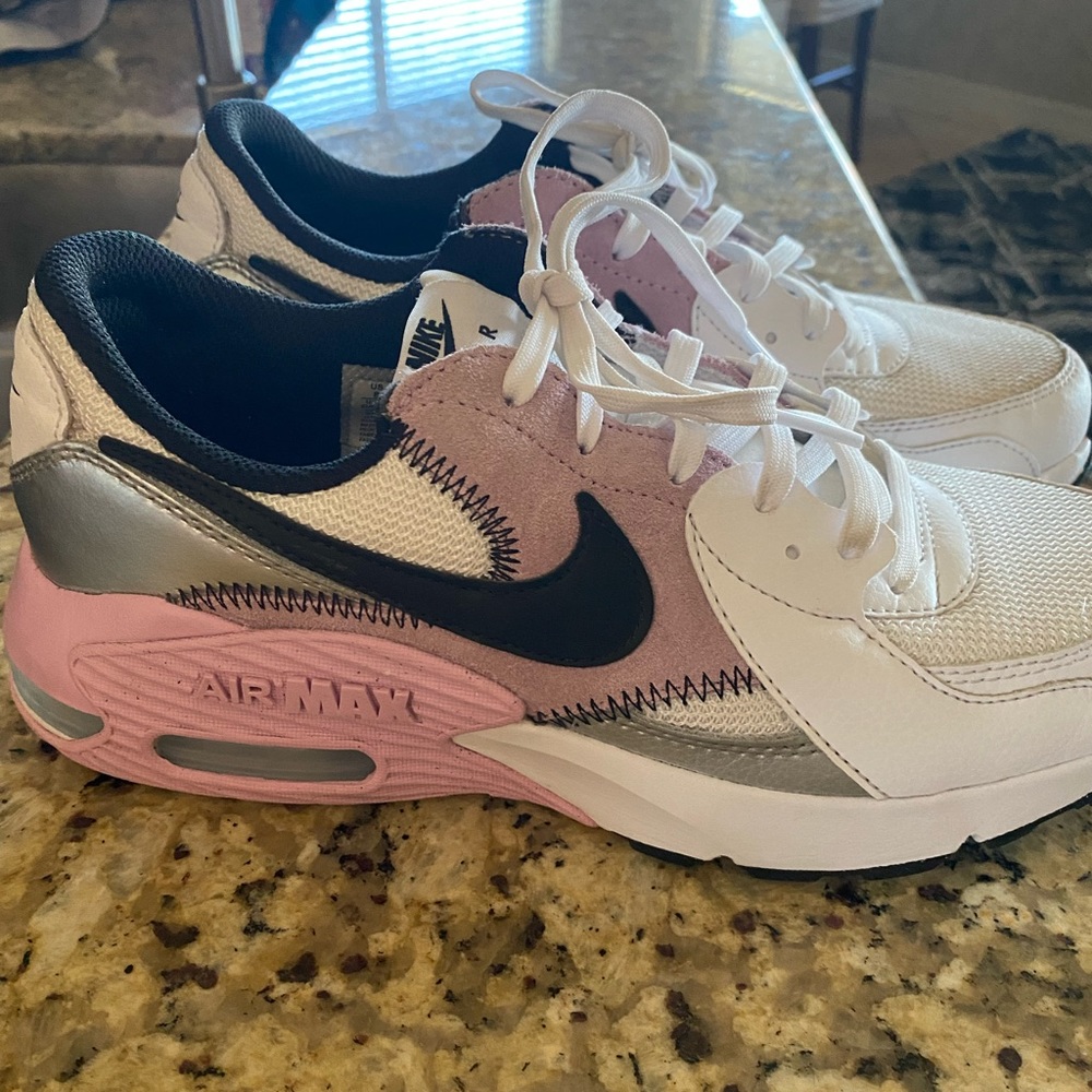 COPY - Woman’s Nike airmax